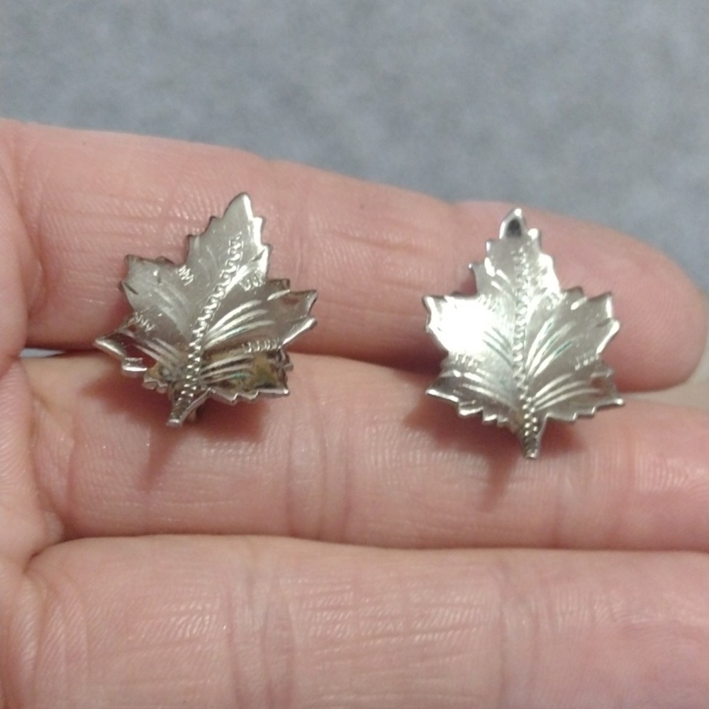 VINTAGE 60s SILVER-PLATED LEAF SCREW-BACK 1" EARRINGS